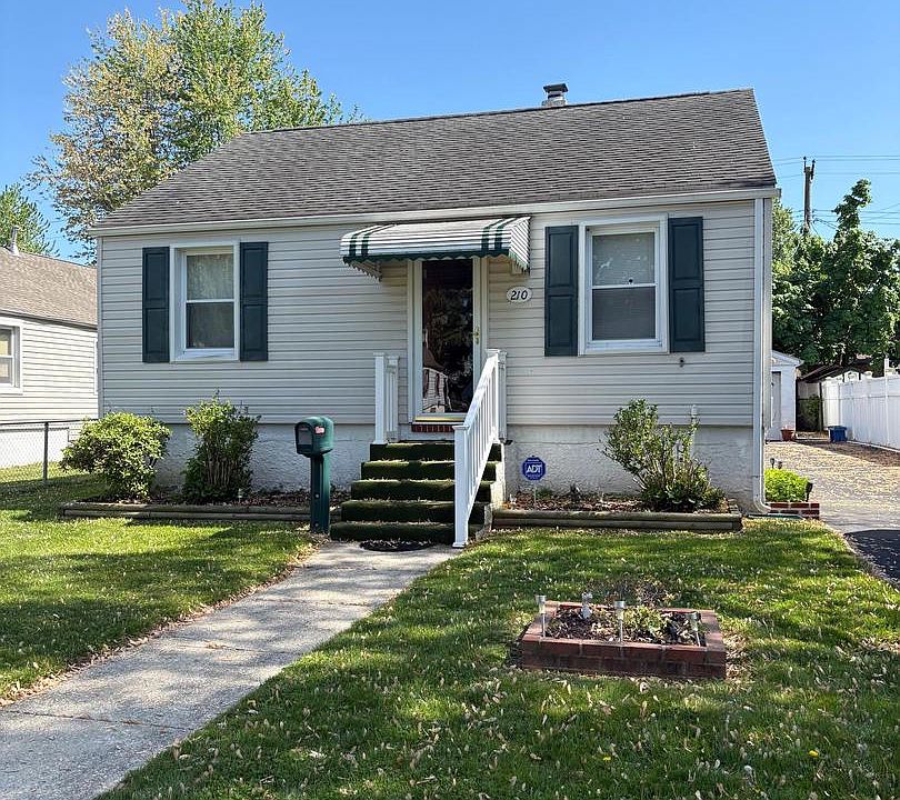 1st image of 210 Pinewood Rd
