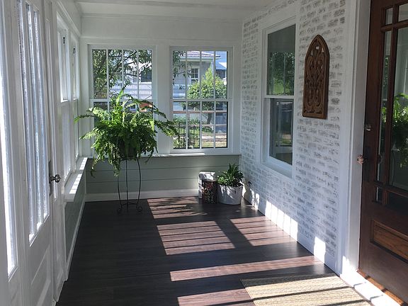 4th image of 107 Warren Ave