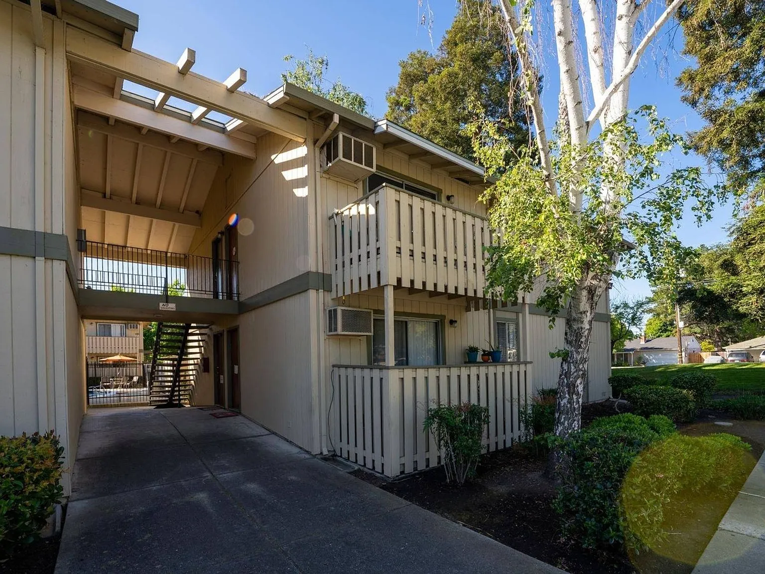 Oakview Apartments — Photo 2