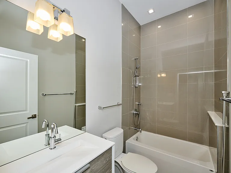 1752 W 18th Pl #1S — Photo 1