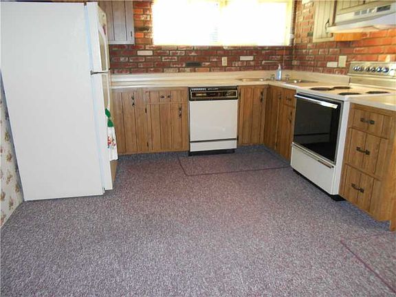 3rd image of 130 Station St