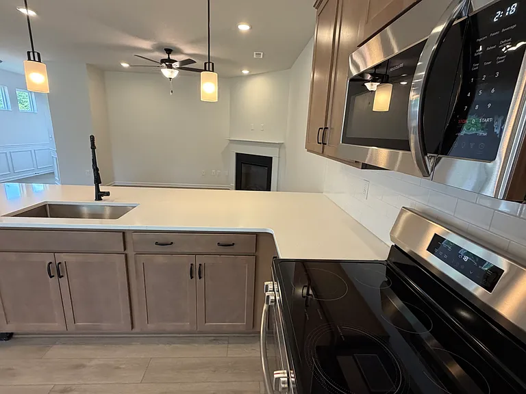 4917 Dresden Loop — Photo 8