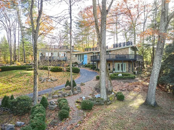 1200 Yellow Creek Ln, Akron, OH 44333