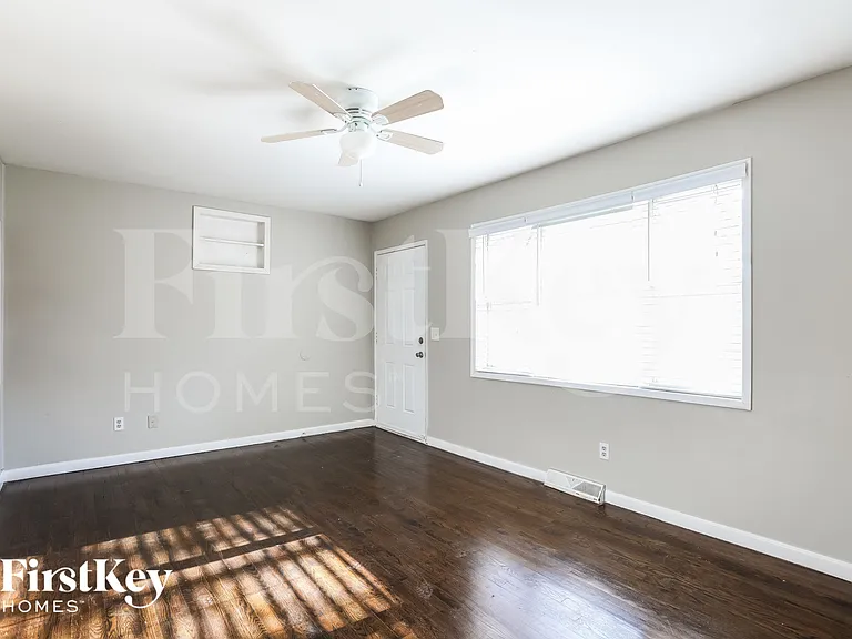 5128 N Palmer Ave — Photo 4