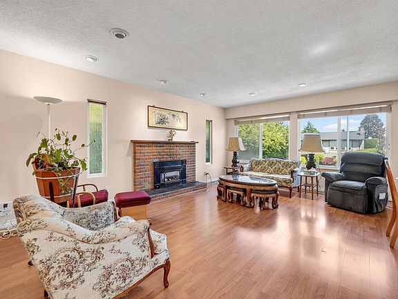 3rd image of 11580 Seahurst Rd