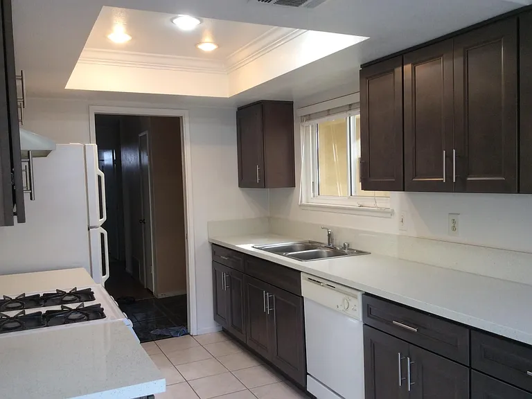 610 Jeremy Ct — Photo 2