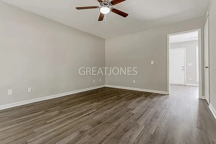 4 bed, 2.5 bath, 1504 sqft, $1,522 — Photo 4