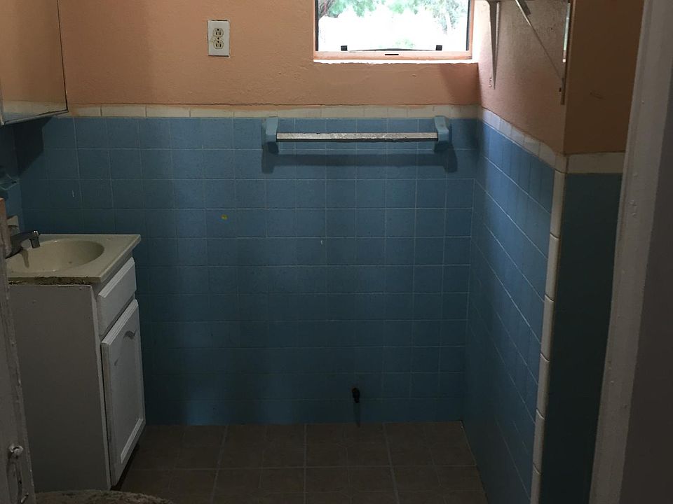 1st image of 703 E Lovett St #C