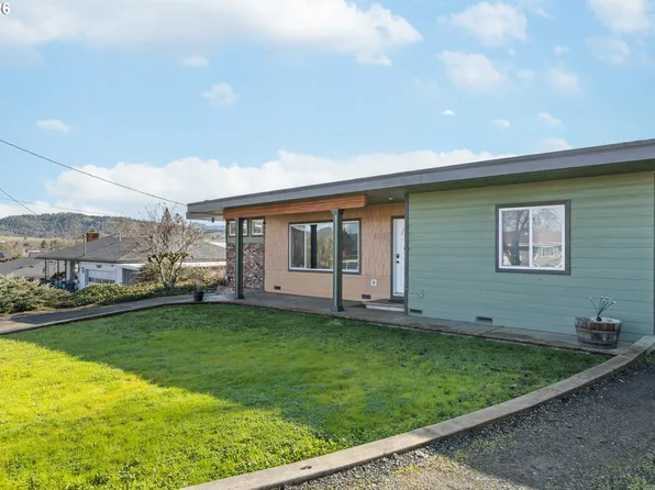 1993 Linnell Ave, Roseburg, OR 97471