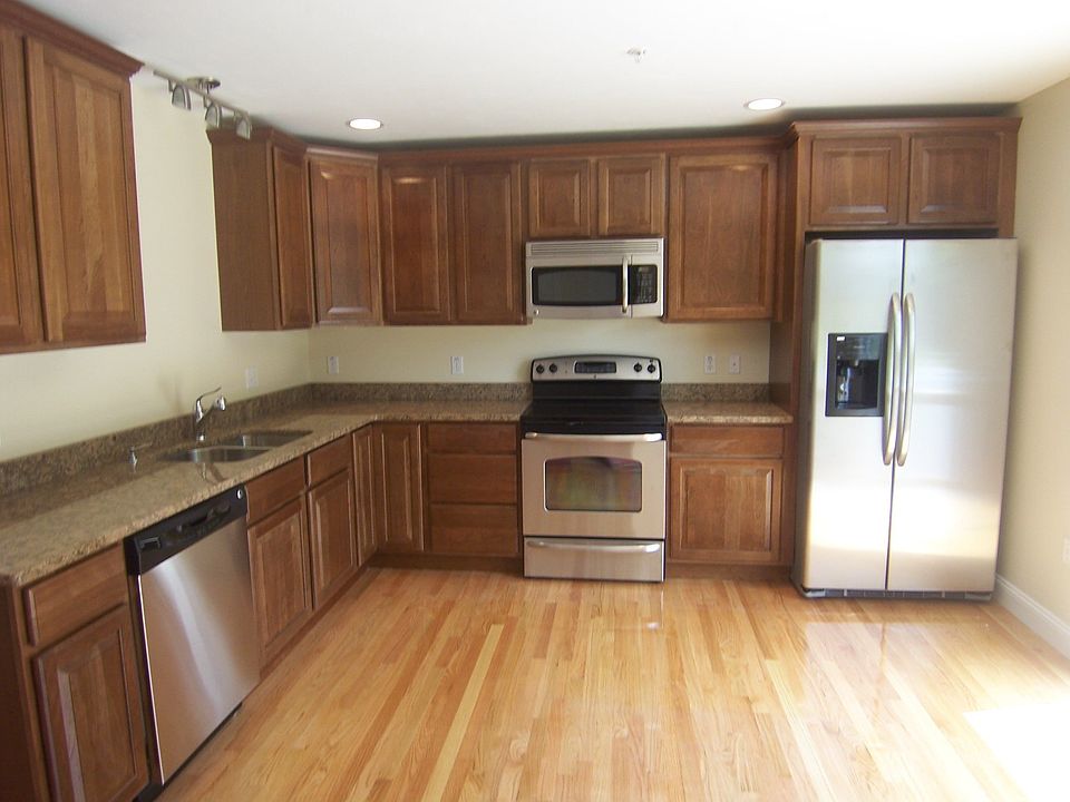 Large eat-in Kitchen