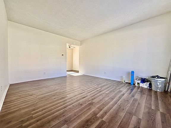 2nd image of 2530 Pleasant St #2
