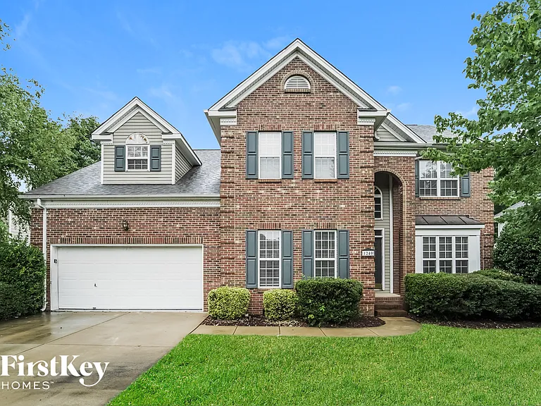 1240 Blackstone Ct NW — Photo 1