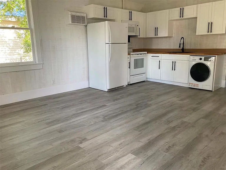 31 W Oakwood St #1 — Photo 22