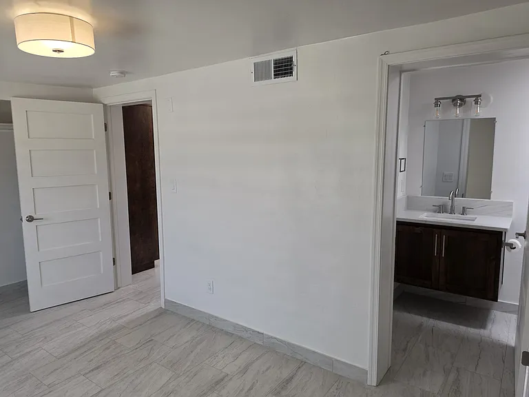 3901 E Montecito St — Photo 2