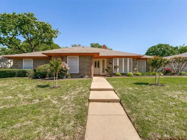 720 Saddlebrook Dr N, Bedford, TX 76021