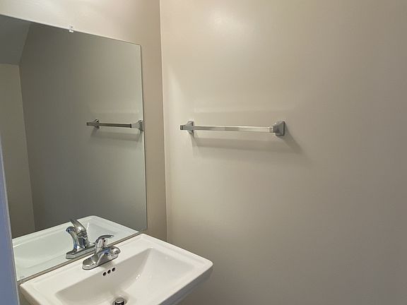 3rd image of 350 Bracken Pl #1