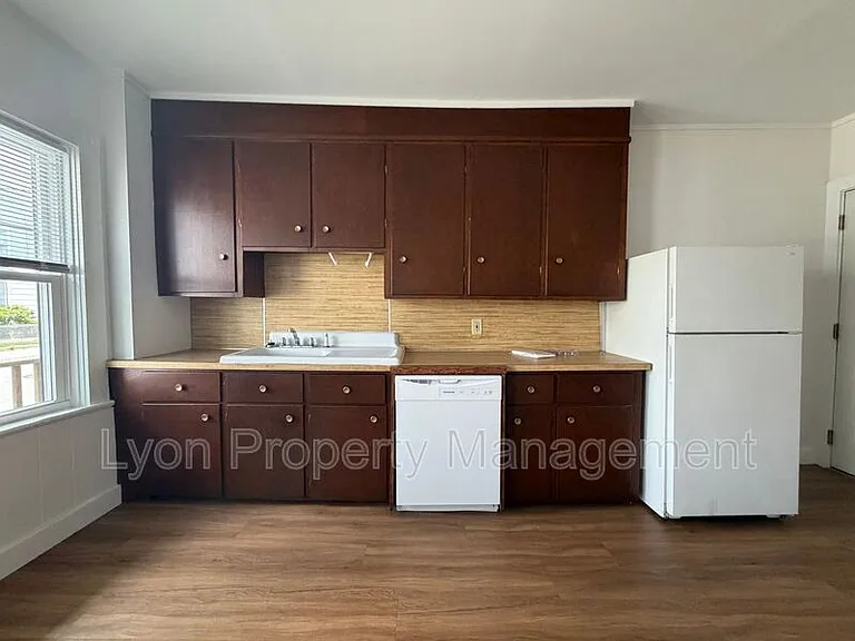 70 Bouvier Ave #1R — Photo 5