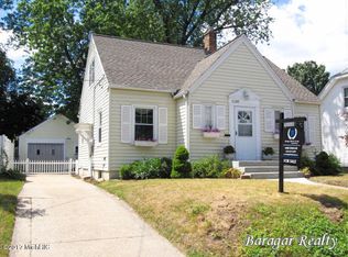 1138 Oaklawn St NE, Grand Rapids, MI 49505