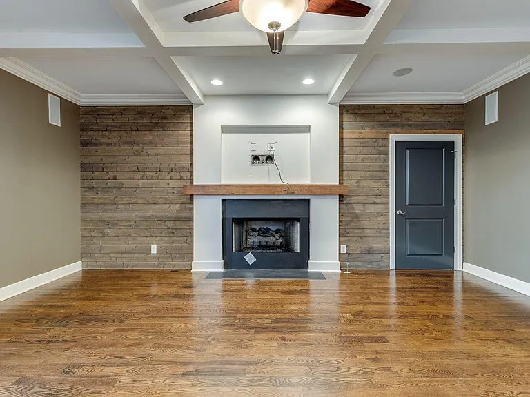 920 Caruthers Ave — Photo 7