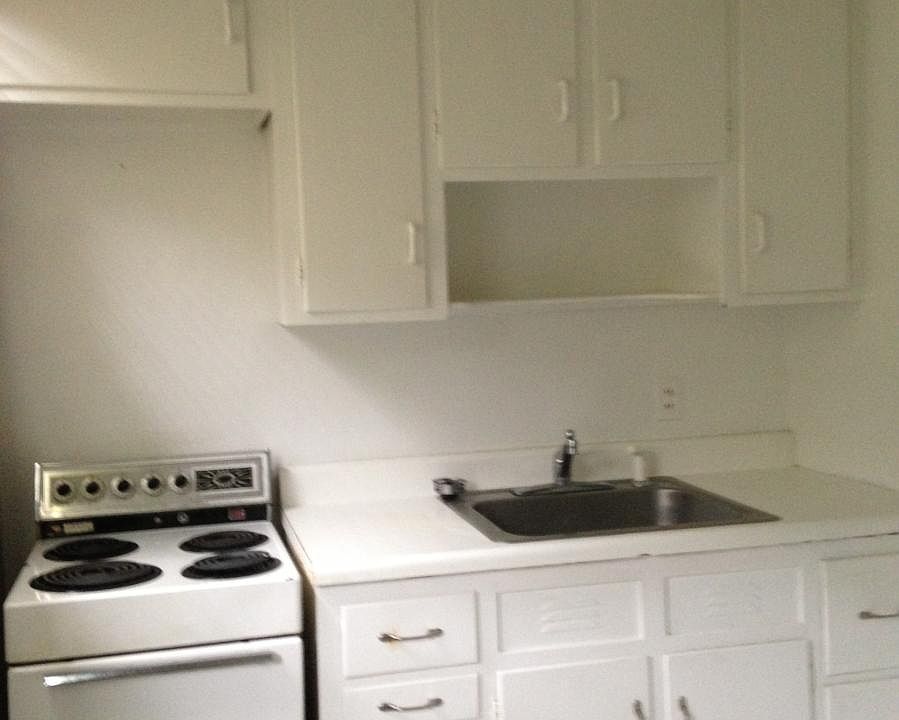 2nd image of 550 Overlook St