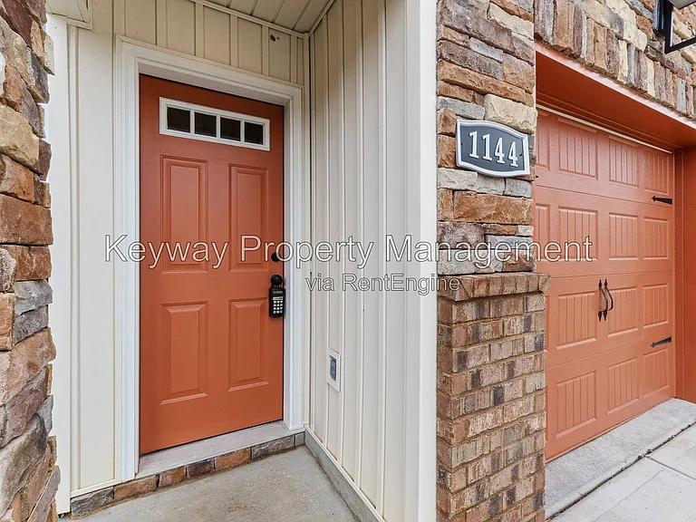 1144 Carolina Ave — Photo 2