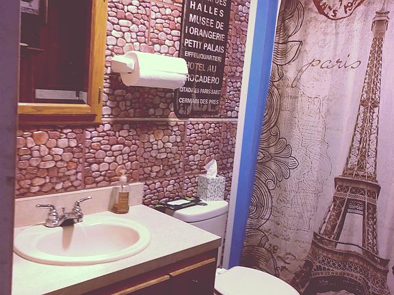 5th image of 215 N 15th St