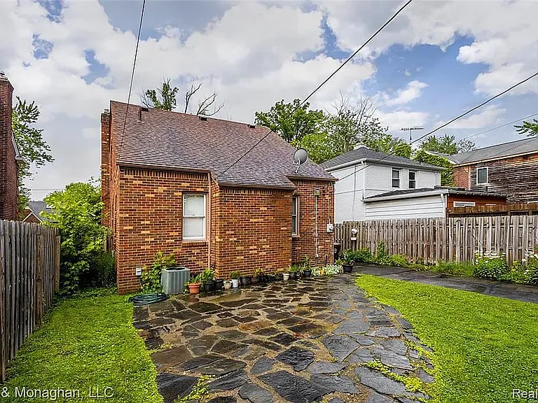 1308 Hampton Rd — Photo 32