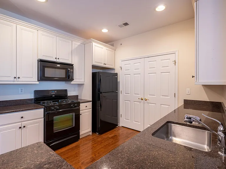 539 Sophee Ln #539 — Photo 34