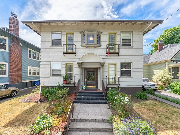 1915 NE 16th Ave #3 — Photo 1