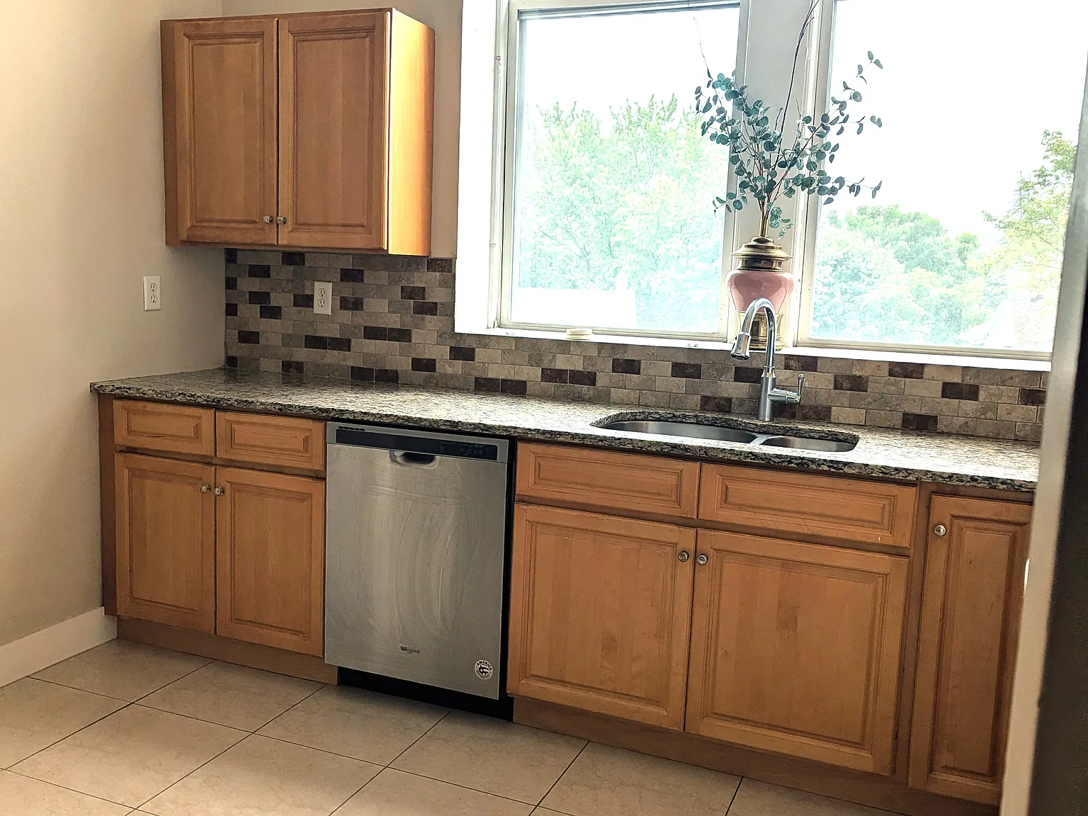 2 bed, 1000 sqft, $1,150 — Photo 2