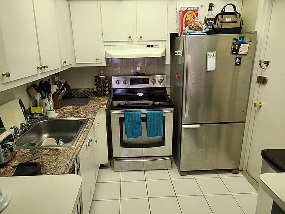 5th image of 632 NW 13th St