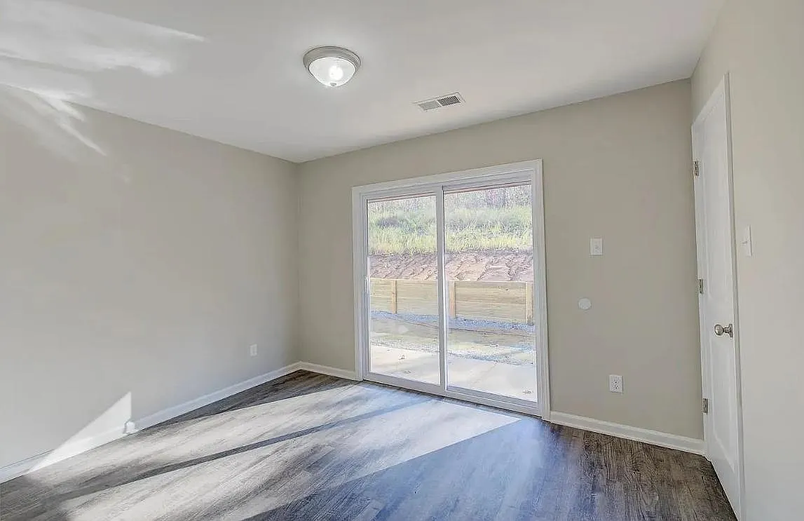 214 Poplar St - Poplar 7 — Photo 1