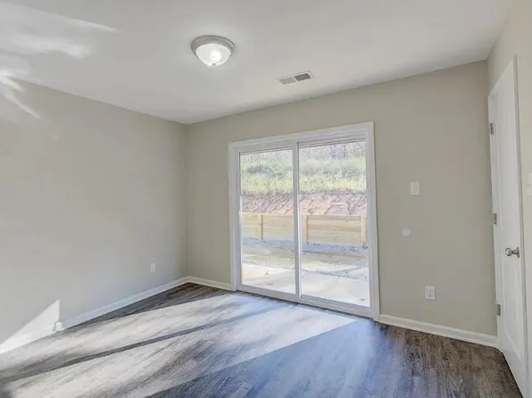 214 Poplar St APT 1, Bolivar, TN 38008