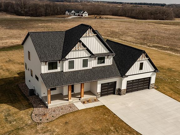 3rd image of 4629 Royal Oaks Cir SW
