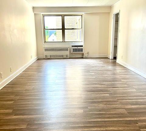2nd image of 35 Park Ave #5X