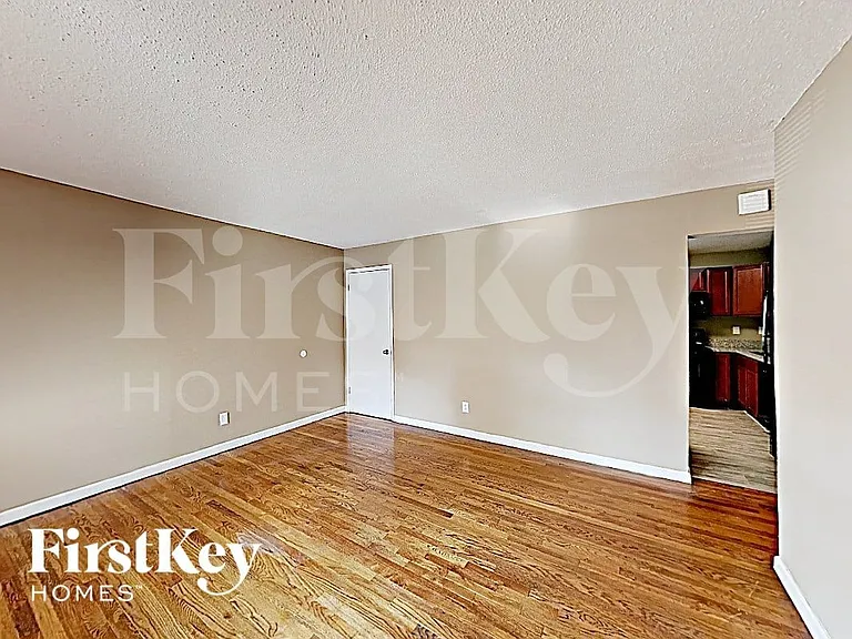 11592 Las Ladera Dr — Photo 3