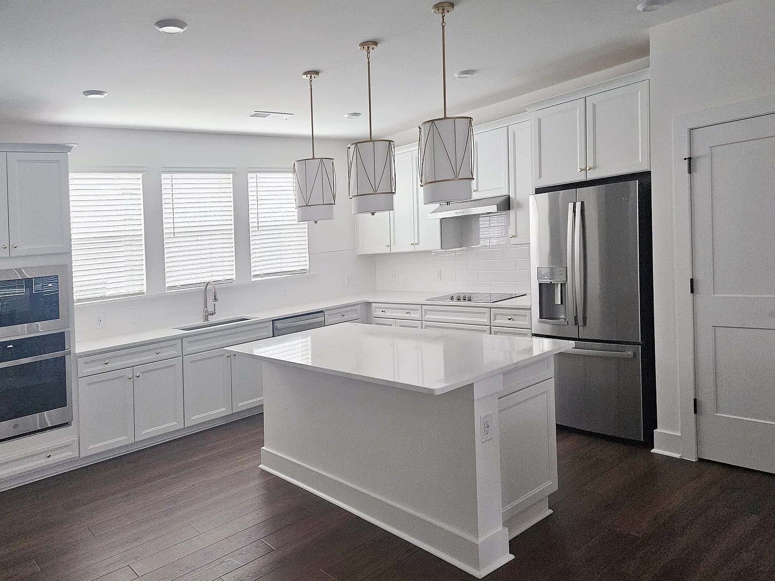 3 bed, 1991 sqft, $3,100 — Photo 4