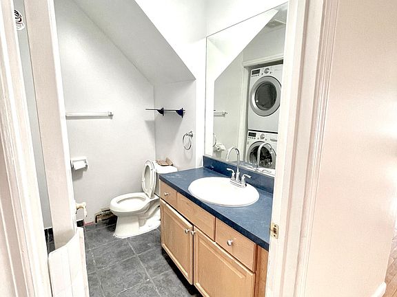 4th image of 1321 Rockland Ave #2F