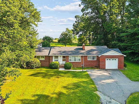 4th image of 30 Coulter Ln