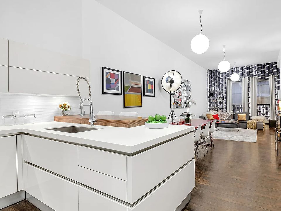 1st image of 250 W 27th St APT 1C