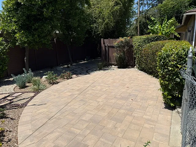 1523 N Grand Oaks Ave — Photo 16