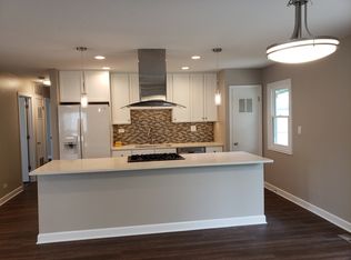 1177 Grissom Trl, Elk Grove Village, IL 60007