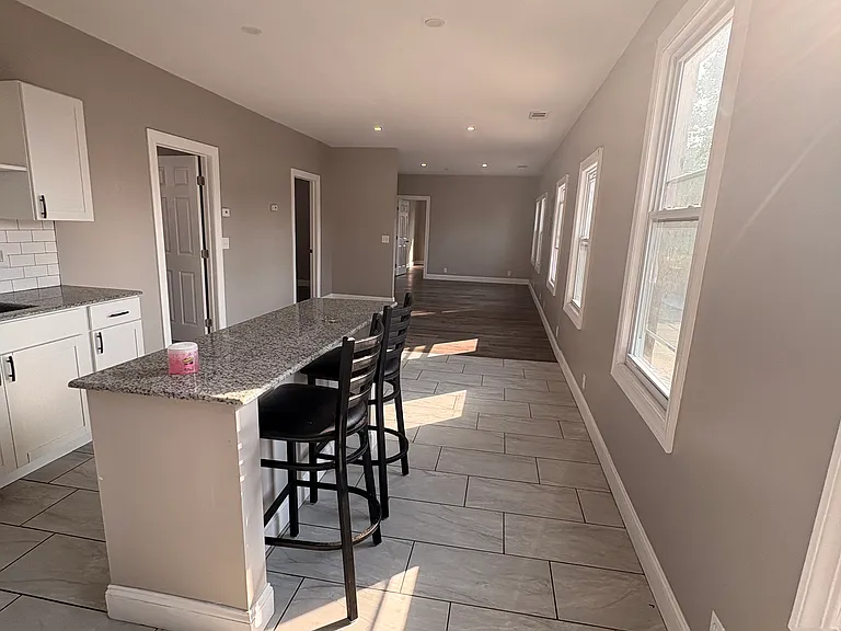 2115 Seneca St — Photo 2