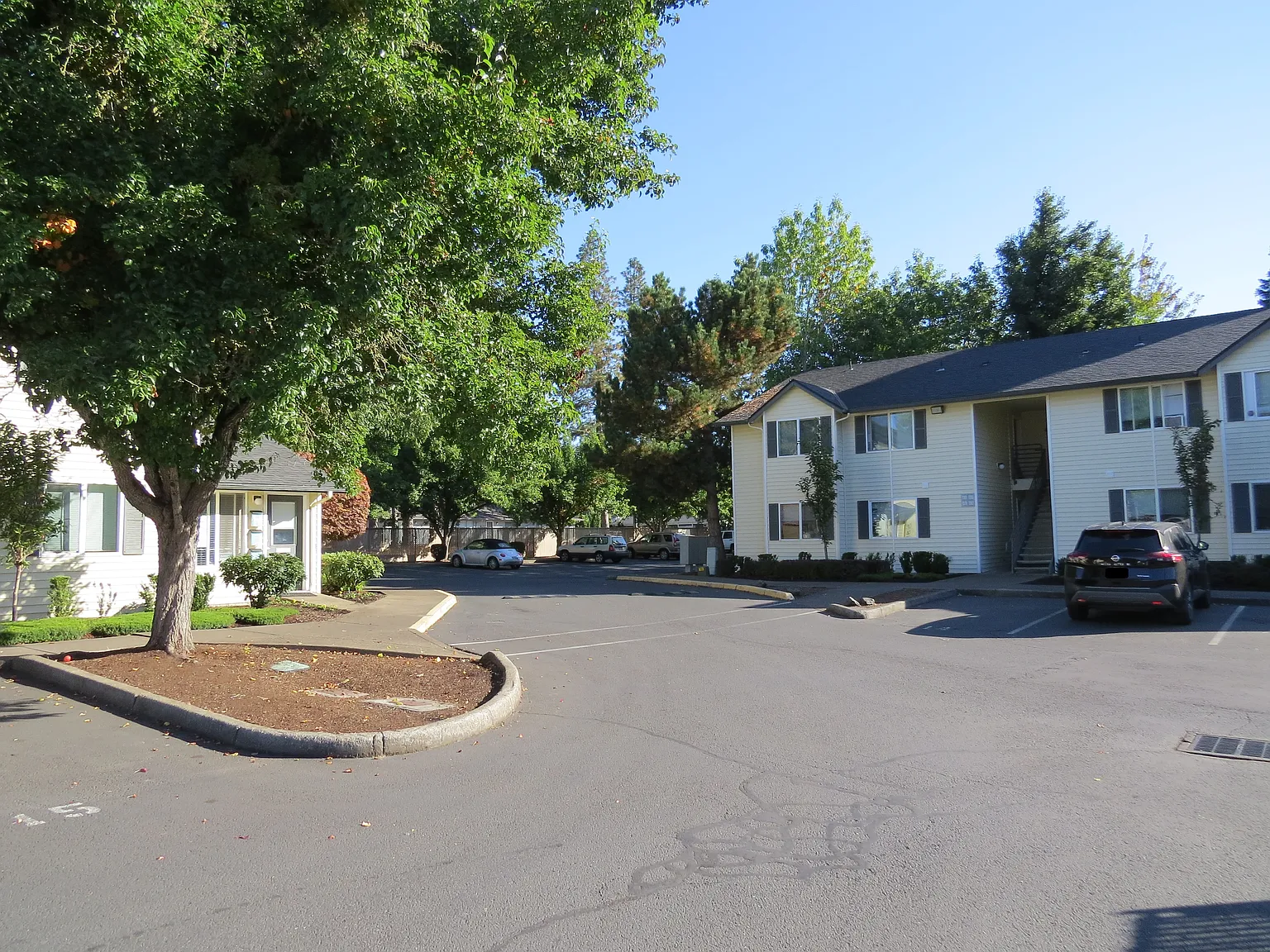 Richmond Square — Photo 2