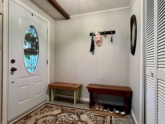 3rd image of 6 Walnut Ct