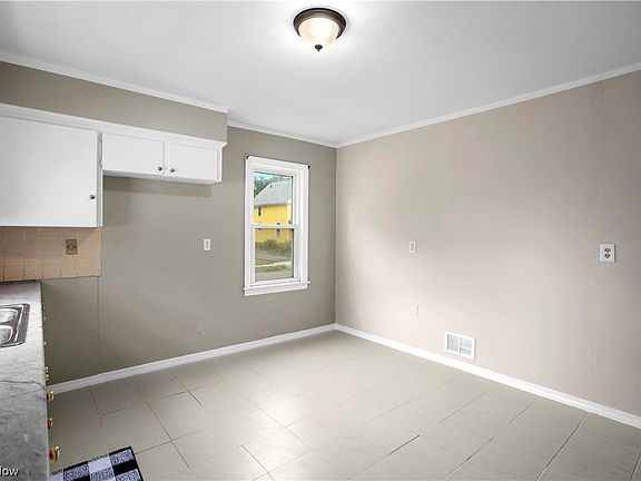 4th image of 2935 Apple Ave