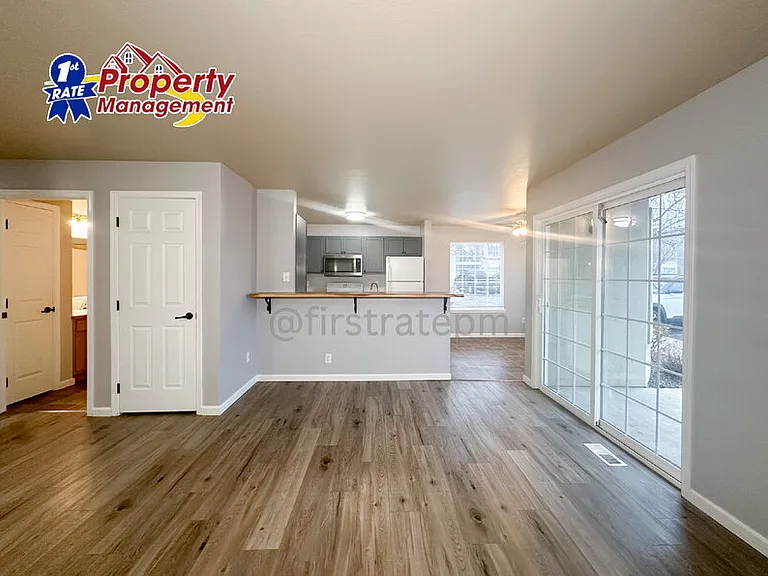 10154 W Garverdale Ln #201 — Photo 6