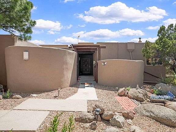 4th image of 11 Juniper Hill Loop NE