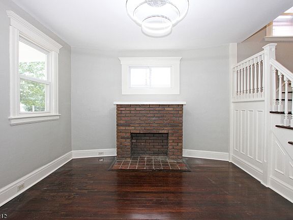 3rd image of 184 N Maple Ave