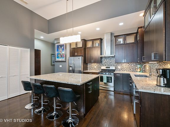 4th image of 3553 W Montrose Ave #4W
